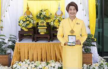 คุณจันดา สายสมร ได้รับเครื่องราชเหรียญทองดิเรกคุณาภรณ์