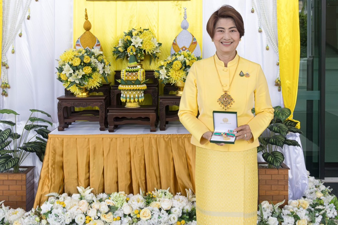 คุณจันดา สายสมร ได้รับเครื่องราชเหรียญทองดิเรกคุณาภรณ์